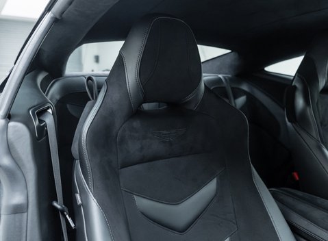 Aston Martin DBS Superleggera 17