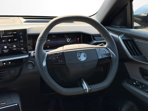 Vauxhall Grandland 1.2 Hybrid 145 Ultimate 5dr e-DCT6 [Fixed Roof] 17