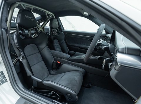 Porsche 911 GT2 RS (991) 14