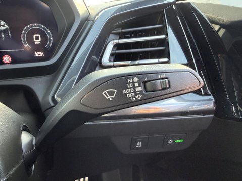 Audi Q4 40 S line SUV 5dr Electric Auto 82kWh (204 ps) 33