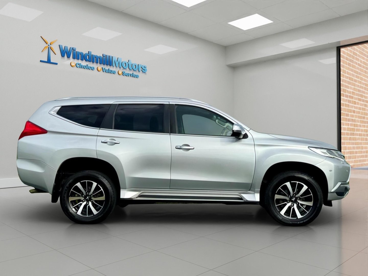 2021 Mitsubishi Shogun Sport — image 3