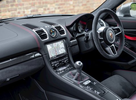 Porsche Cayman GT4 14