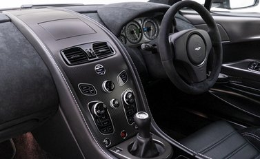 Aston Martin Vantage GT8 13