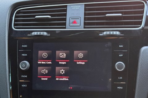 Volkswagen Golf GTI PERFORMANCE TSI DSG - PANORAMIC SUNROOF  53