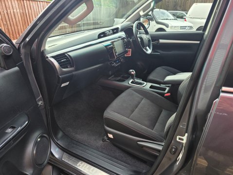 Toyota Hilux INVINCIBLE 4WD D-4D DCB 14