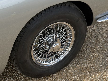 Aston Martin DB6 MANUAL 42