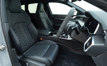 Audi RS6 Avant Carbon Black 10