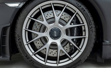 Porsche Cayman GT4 RS (718) 8