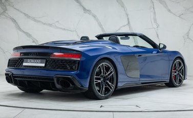 Audi R8 V10 PERFORMANCE CARBON BLACK SPYDER 9