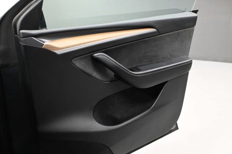 Tesla Model Y Model Y Long Range AWD 4WD 5dr 39