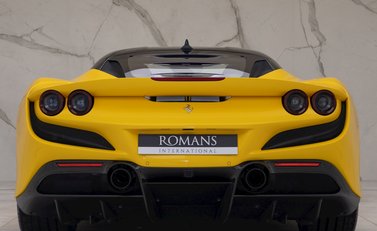 Ferrari F8 Tributo 5