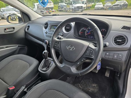 Hyundai i10 1.2 SE Hatchback 5dr Petrol Auto Euro 6 (87 ps) 41