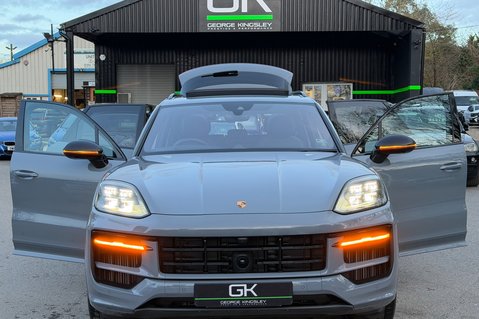 Porsche Cayenne V6 S E-HYBRID BLACK EDITION - PANORAMIC ROOF - AS NEW CONDITION 17