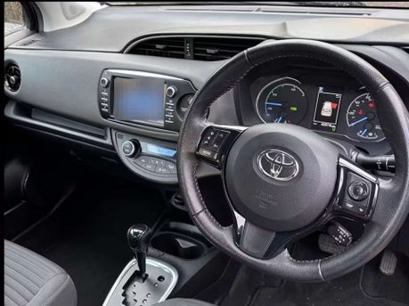 Toyota Yaris 1.5 VVT-h Icon Tech Hatchback 5dr Petrol Hybrid E-CVT Euro 6 (s/s) (100 ps) 25