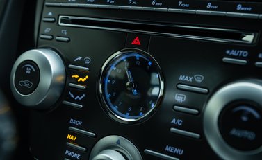 Aston Martin DBS V12 22