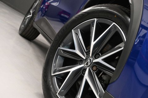 Lexus LBX 1.5 LBX Premium + CVT 5dr 7