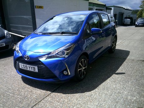 Toyota Yaris VVT-I ICON TECH ONLY 16,000 MILES FROM NEW 14