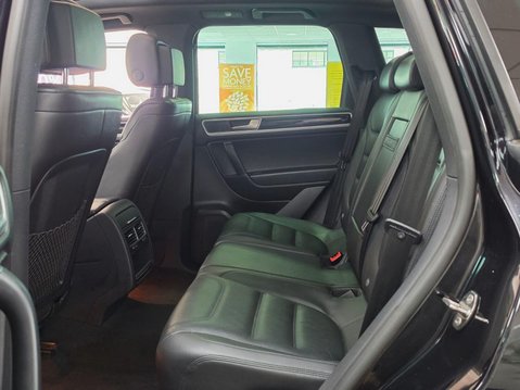 Volkswagen Touareg 3.0 TDI V6 BlueMotion Tech R-Line Plus Tiptronic 4WD Euro 6 (s/s) 5dr 8