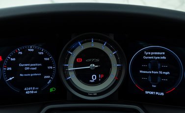 Porsche 911 Targa 4 GTS (992) 22