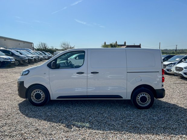 Vauxhall Vivaro SWB L1H1 Low Roof Dynamic 2900 Air Con Sensors Euro 6 NO VAT 1