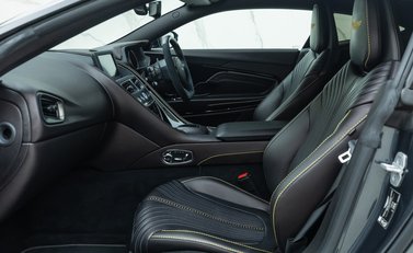 Aston Martin DB11 V8 17