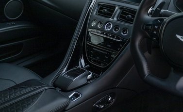 Aston Martin DBS Superleggera 17