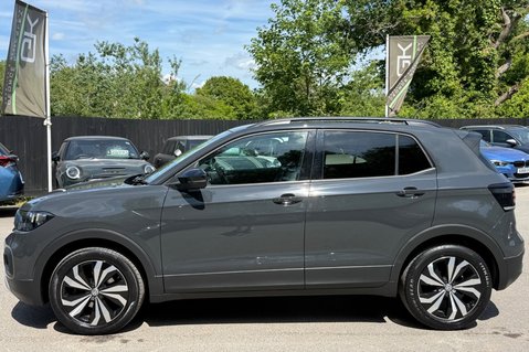 Volkswagen T-Cross SE TSI DSG - ONE OWNER - APPLE CAR PLAY - PARKING SENSORS- FULL SERVICE HIS 10