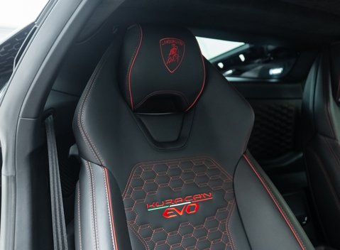 Lamborghini Huracan LP640-4 EVO 12