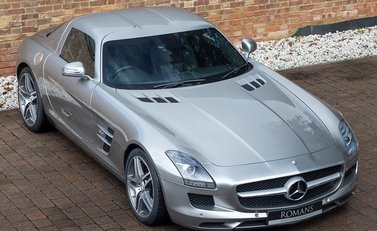 Mercedes-Benz SLS AMG 10