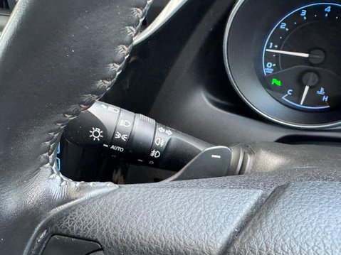 Toyota Auris 1.2 VVT-i Excel Touring Sports CVT Euro 6 (s/s) 5dr (Safety Sense) 35