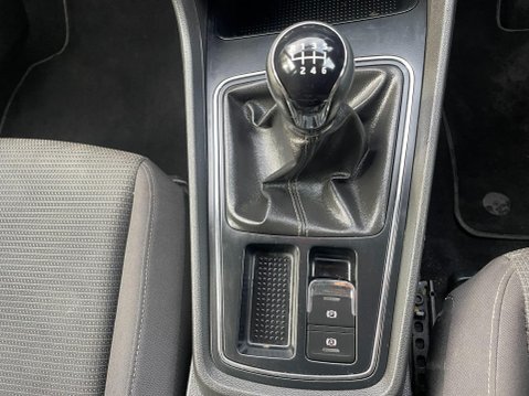 SEAT Leon 1.2 TSI SE Dynamic Technology Euro 6 (s/s) 5dr 36