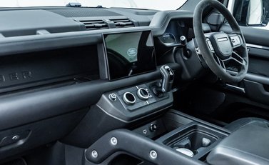 Land Rover Defender 90 V8 Carpathian Edition Urban Widetrack 24