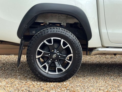 Toyota Hilux 2.4 HI-Luxury Invincible X D-4D 4WD Double Cab Auto 4WD 5dr 19