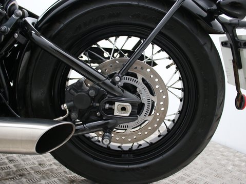 Triumph Bobber BONNEVILLE BOBBER 24