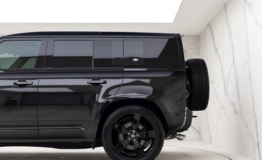 Land Rover Defender 110 V8 Bond Edition 30