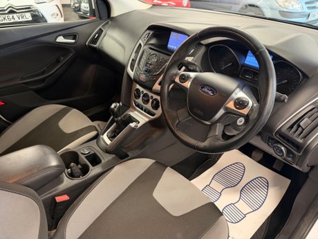 Ford Focus 1.0T EcoBoost Zetec Navigator Euro 5 (s/s) 5dr 9