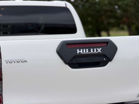 Toyota Hilux 2.8 Hilux Invincible X MHEV 4WD A 4WD 4dr 16