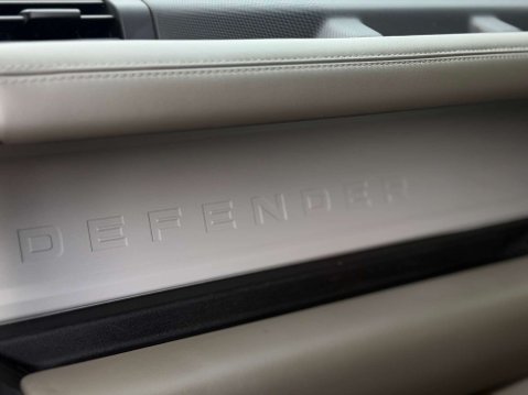Land Rover Defender 3.0 Defender HSE D250 MHEV Auto 4WD 5dr 26