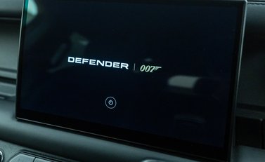 Land Rover Defender 110 V8 Bond Edition 23