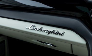 Lamborghini Urus S 24