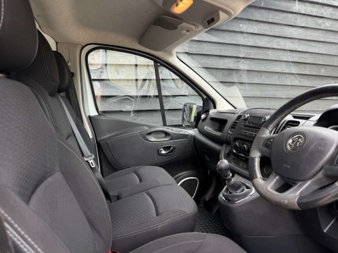 Vauxhall Vivaro 1.6 Vivaro 2700 Sportive CDTi 25