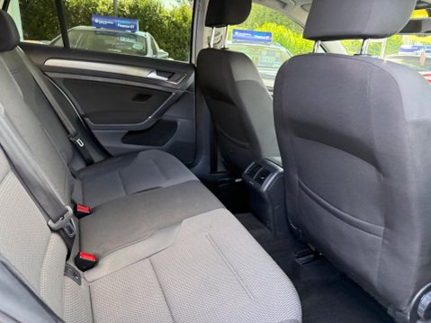 Volkswagen Golf 1.6 TDI BlueMotion Tech SE DSG Euro 5 (s/s) 5dr 25