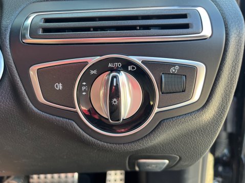 Mercedes-Benz C Class C 220 D 4MATIC AMG LINE 25