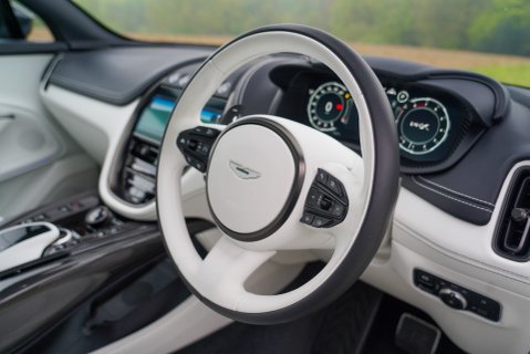 Aston Martin DBX 707 12