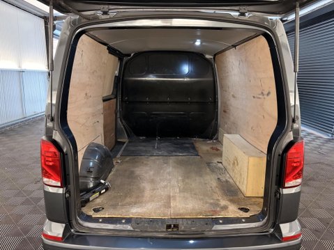 Volkswagen Transporter 2.0 TDI T30 Highline DSG FWD SWB Euro 6 (s/s) 5dr 30
