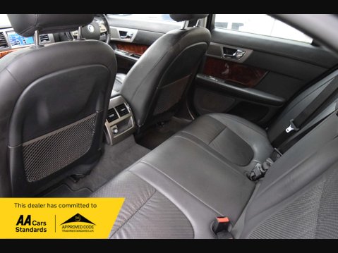 Jaguar XF 3.0 XF Premium Luxury V6 Auto 4dr 32