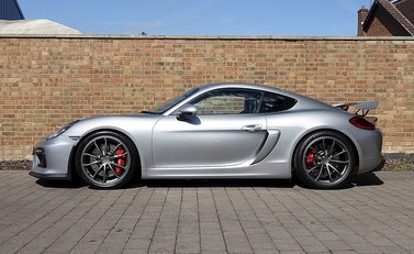 Porsche Cayman GT4 6
