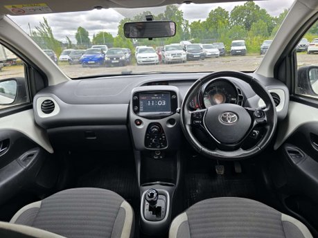 Toyota Aygo 1.0 VVT-i x-play Hatchback 5dr Petrol x-shift Euro 6 (71 ps) 5