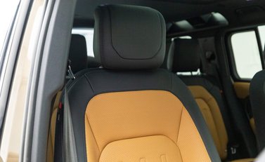 Land Rover Defender X 7