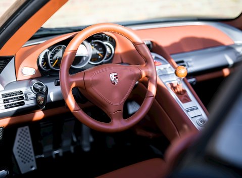 Porsche Carrera GT 13